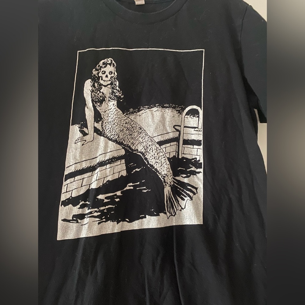 Vintage Pulp Black Graphic T-Shirt with Skeleton Mermaid Design - Picture 2 of 3